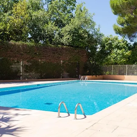 アパート Furnished Studio With A Terrace & A Swimming Pool In A Charming Condominium アンティーブ