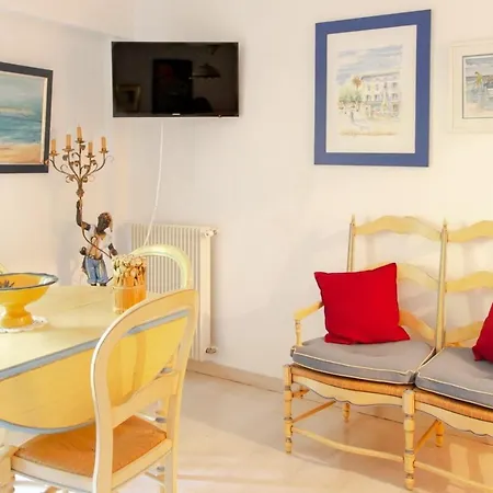 Furnished Studio With A Terrace & A Swimming Pool In A Charming Condominium Lejlighed *