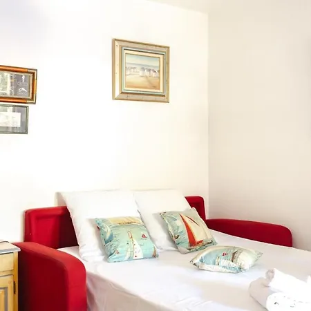 Furnished Studio With A Terrace & A Swimming Pool In A Charming Condominium * Antibes