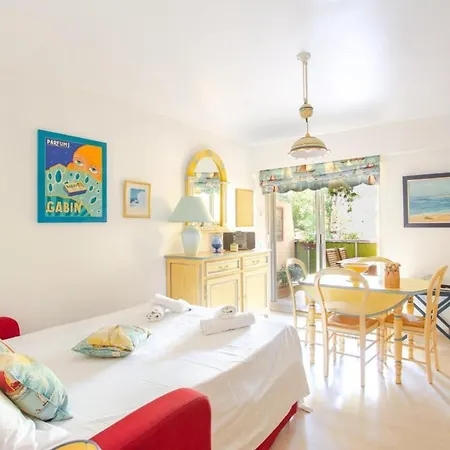 Furnished Studio With A Terrace & A Swimming Pool In A Charming Condominium Apartamento