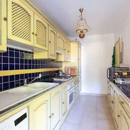 Furnished Studio With A Terrace & A Swimming Pool In A Charming Condominium Apartamento